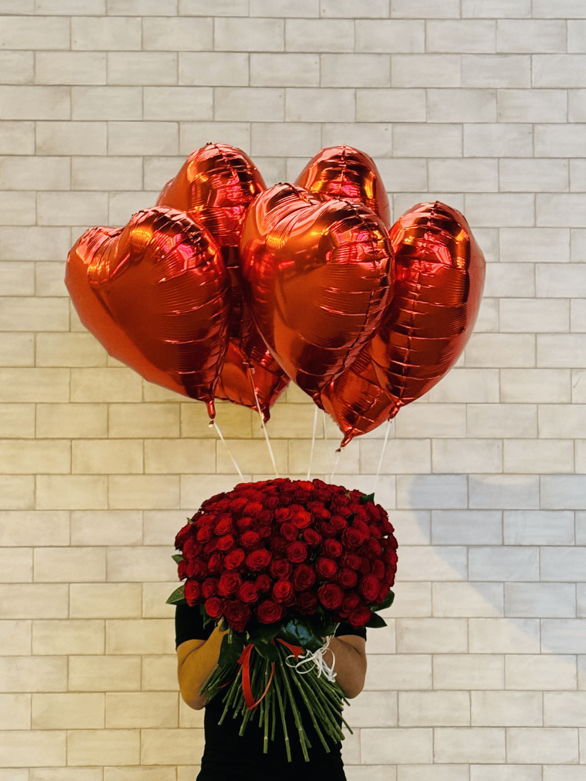 100 Kırmızı Gül ve Kalpli Balonlar